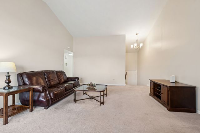 33 Shoreline Road B, Lake Barrington, IL 60010