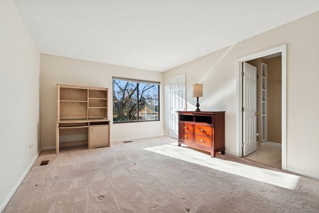 33 Shoreline Road B, Lake Barrington, IL 60010