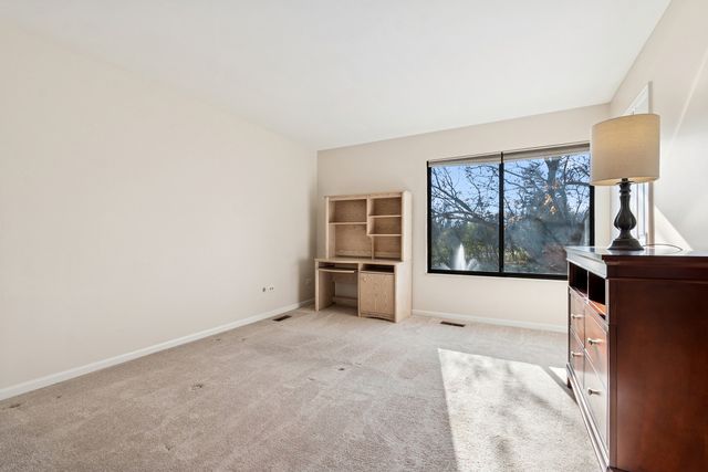 33 Shoreline Road B, Lake Barrington, IL 60010