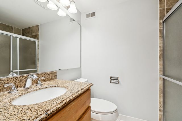 33 Shoreline Road B, Lake Barrington, IL 60010