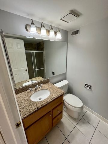 33 Shoreline Road B, Lake Barrington, IL 60010