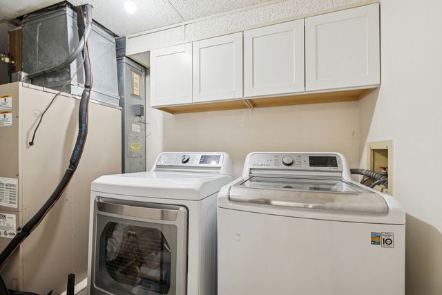 33 Shoreline Road B, Lake Barrington, IL 60010