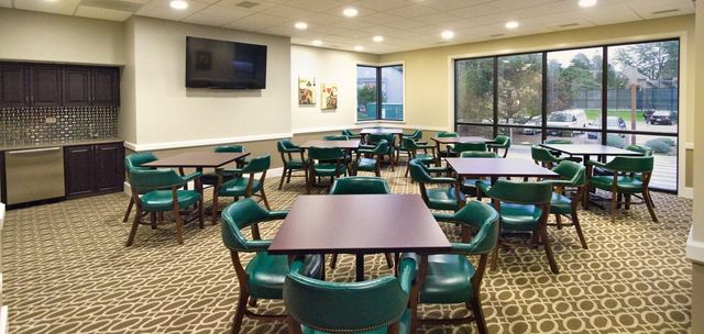 33 Shoreline Road B, Lake Barrington, IL 60010