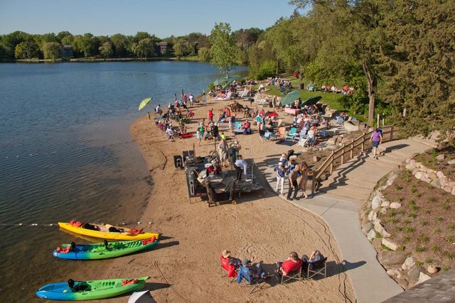 33 Shoreline Road B, Lake Barrington, IL 60010