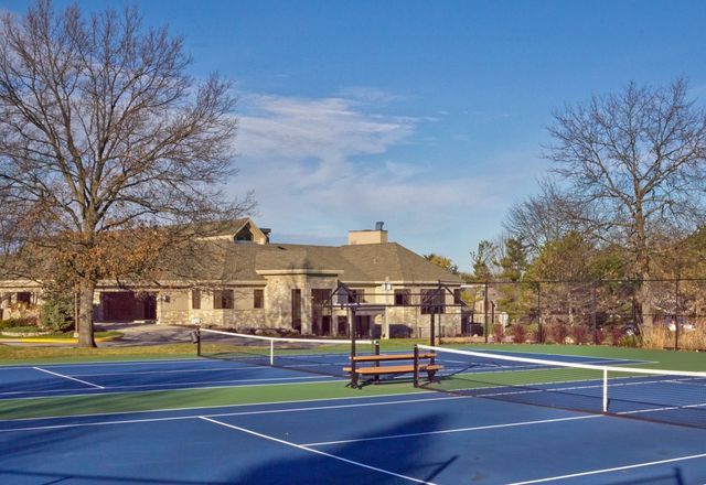 33 Shoreline Road B, Lake Barrington, IL 60010