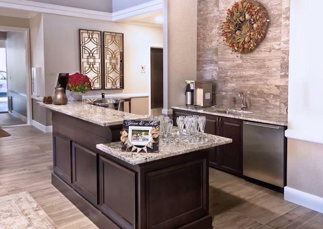 33 Shoreline Road B, Lake Barrington, IL 60010