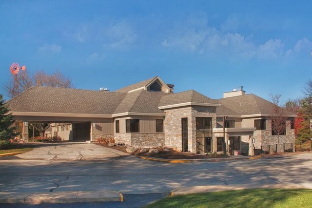 33 Shoreline Road B, Lake Barrington, IL 60010