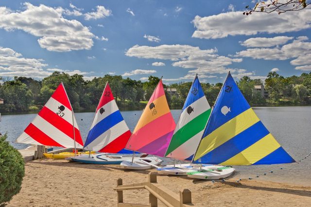 33 Shoreline Road B, Lake Barrington, IL 60010