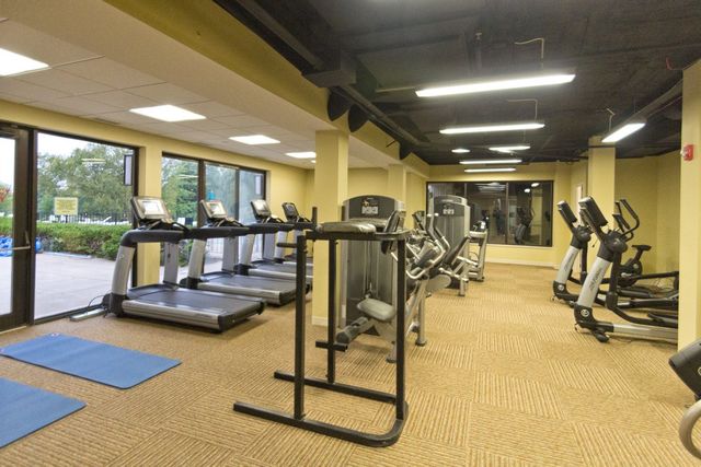 33 Shoreline Road B, Lake Barrington, IL 60010