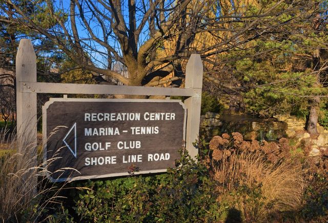 33 Shoreline Road B, Lake Barrington, IL 60010