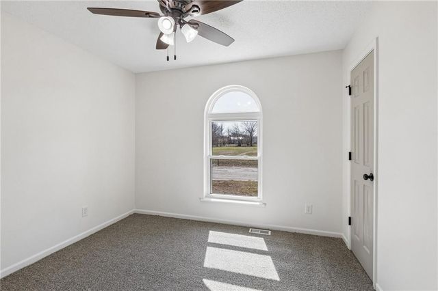 204 W 1st Street, Garden City, MO 64747