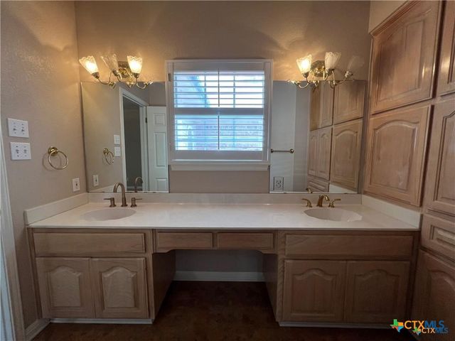 742 W San Antonio Street, San Marcos, TX 78666