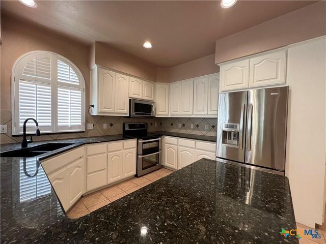 742 W San Antonio Street, San Marcos, TX 78666
