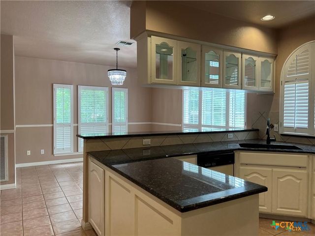 742 W San Antonio Street, San Marcos, TX 78666