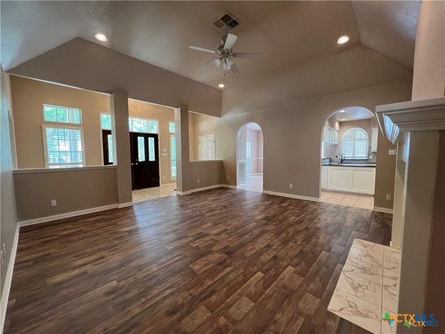 742 W San Antonio Street, San Marcos, TX 78666