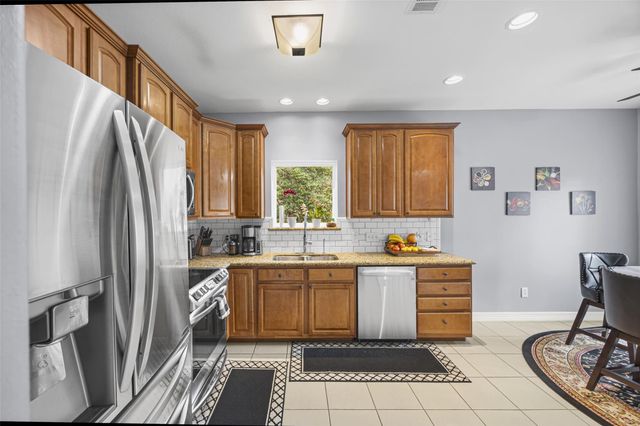 910 Apollo Street, New Caney, TX 77357