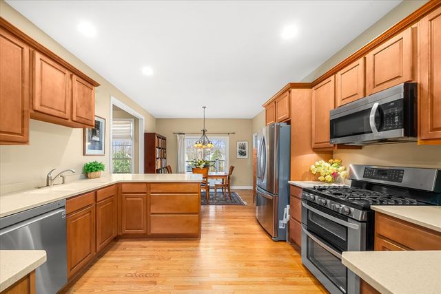 359 Johnson Woods Drive, Batavia, IL 60510