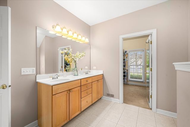 359 Johnson Woods Drive, Batavia, IL 60510