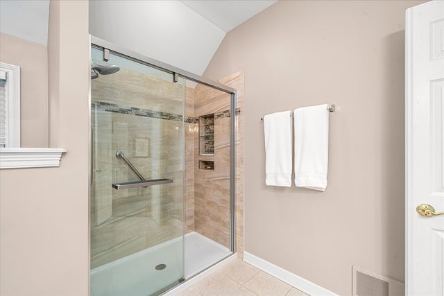 359 Johnson Woods Drive, Batavia, IL 60510