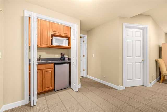 359 Johnson Woods Drive, Batavia, IL 60510