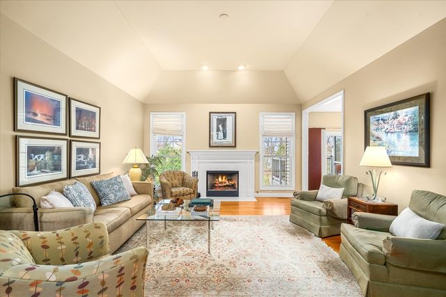 359 Johnson Woods Drive, Batavia, IL 60510