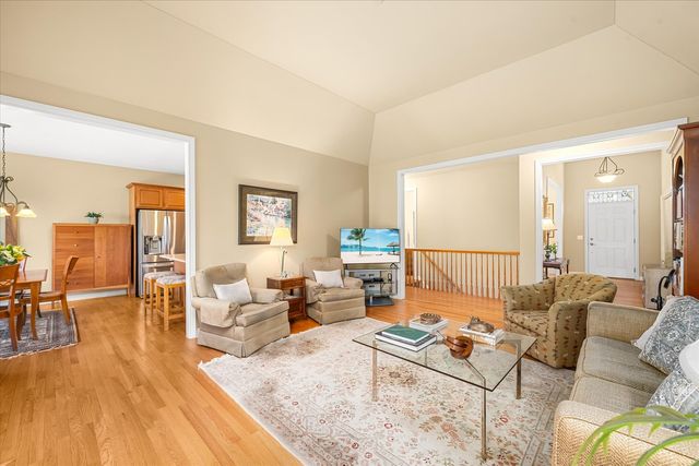 359 Johnson Woods Drive, Batavia, IL 60510