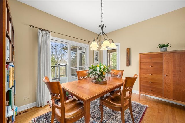 359 Johnson Woods Drive, Batavia, IL 60510