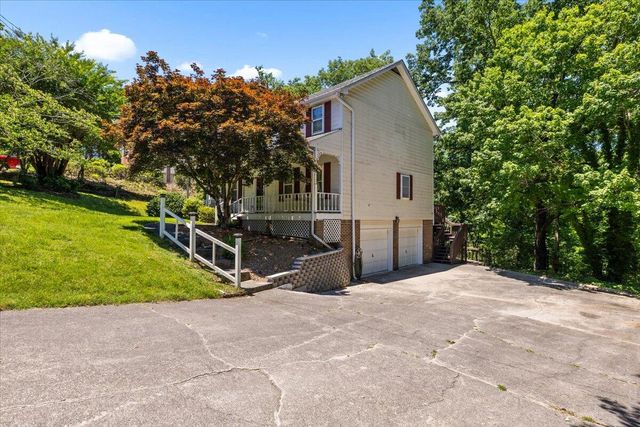 421 Golden Oaks Drive, Hixson, TN 37343