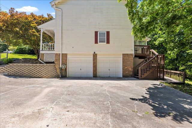 421 Golden Oaks Drive, Hixson, TN 37343