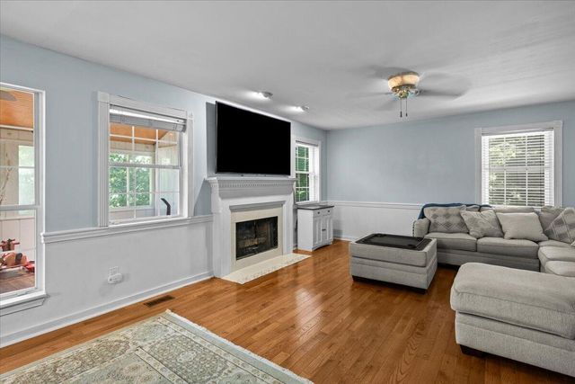 421 Golden Oaks Drive, Hixson, TN 37343