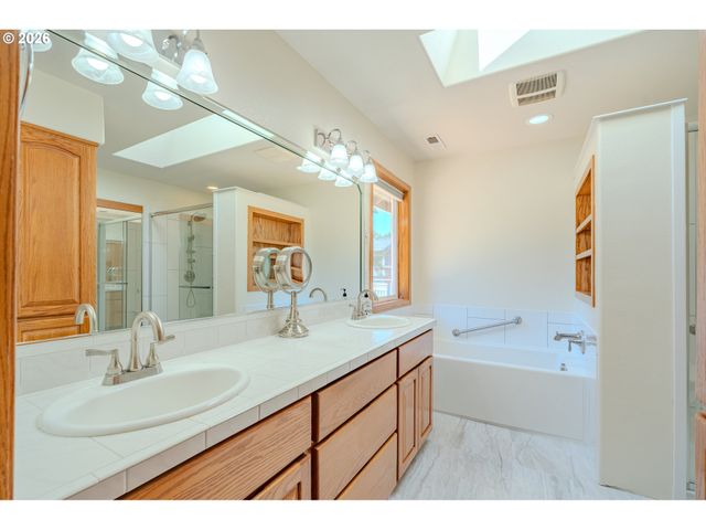 10800 Nw 13TH Pl, Vancouver, WA 98685