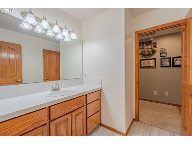 10800 Nw 13TH Pl, Vancouver, WA 98685