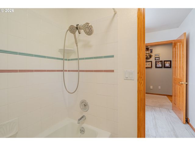 10800 Nw 13TH Pl, Vancouver, WA 98685