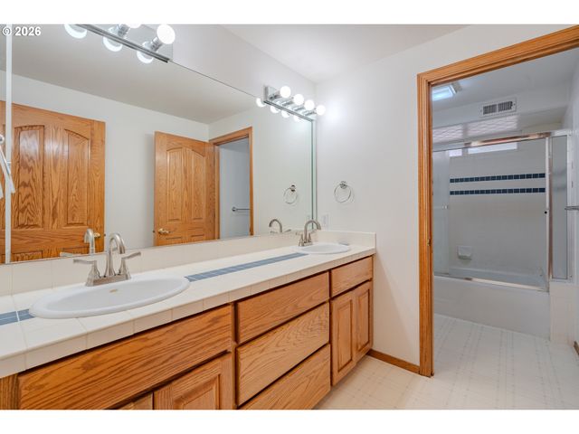 10800 Nw 13TH Pl, Vancouver, WA 98685