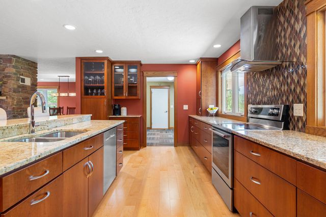 706 23rd Street SW, Austin, MN 55912