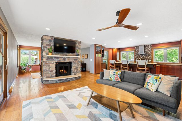 706 23rd Street SW, Austin, MN 55912
