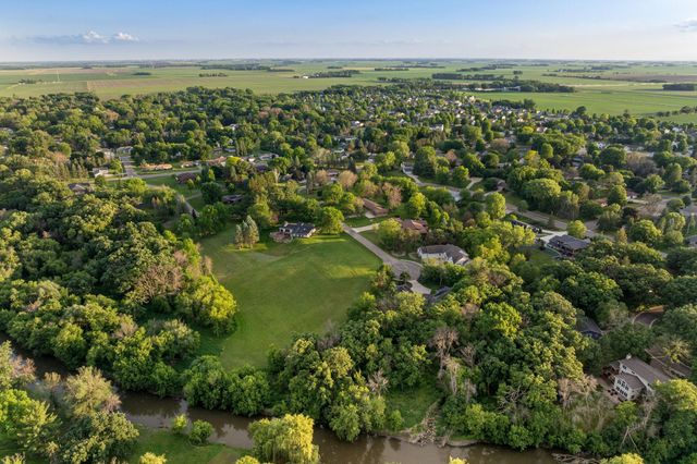 706 23rd Street SW, Austin, MN 55912