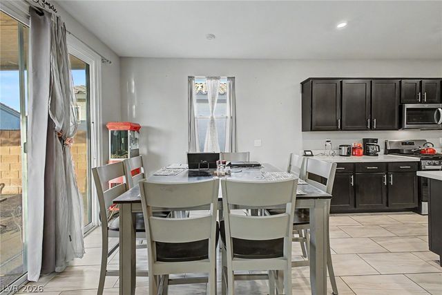 512 Shimmering Sands Avenue, North Las Vegas, NV 89031
