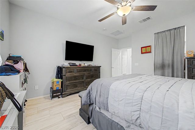 512 Shimmering Sands Avenue, North Las Vegas, NV 89031