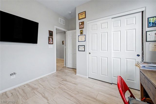 512 Shimmering Sands Avenue, North Las Vegas, NV 89031