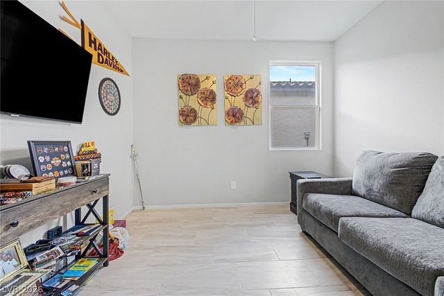 512 Shimmering Sands Avenue, North Las Vegas, NV 89031