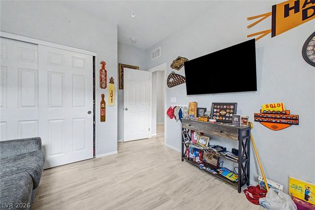 512 Shimmering Sands Avenue, North Las Vegas, NV 89031