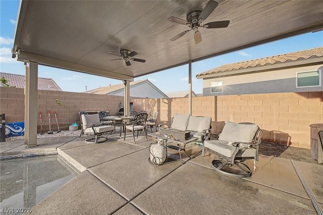512 Shimmering Sands Avenue, North Las Vegas, NV 89031