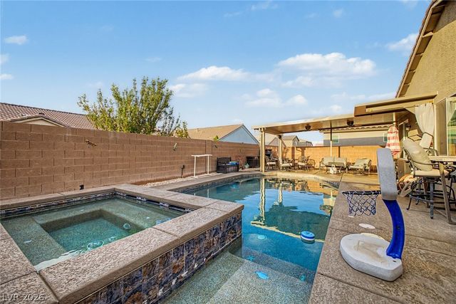 512 Shimmering Sands Avenue, North Las Vegas, NV 89031