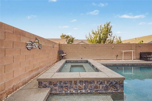 512 Shimmering Sands Avenue, North Las Vegas, NV 89031