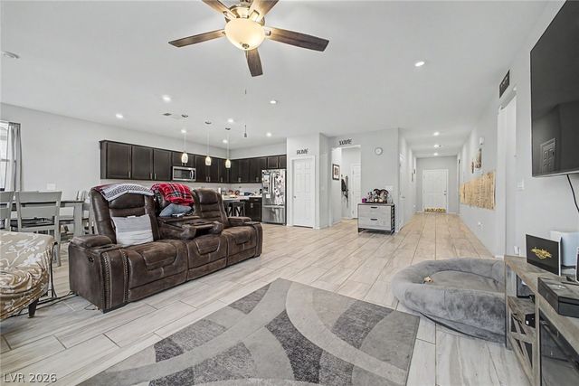 512 Shimmering Sands Avenue, North Las Vegas, NV 89031