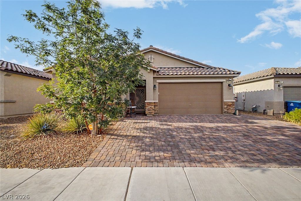512 Shimmering Sands Avenue, North Las Vegas, NV 89031