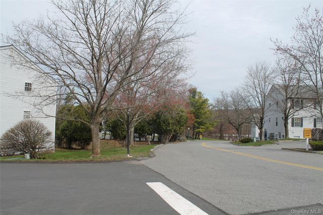 12 Lexington Hill 7, Harriman, NY 10926