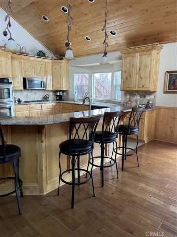 1186 Alameda Ct, Big Bear, CA 92314