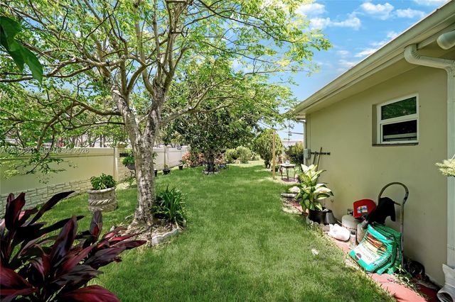 6708 NW 57th Ct, Tamarac, FL 33321